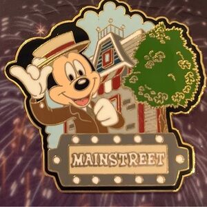 2001 LE 3500 Magic kingdom mainstay Mickey pin